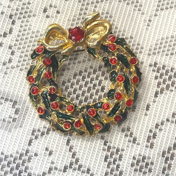 Vintage Brooch Costume Jewelry Christmas Enamel Wreath Pin Gold with Red Ruby - Picture 2 of 7
